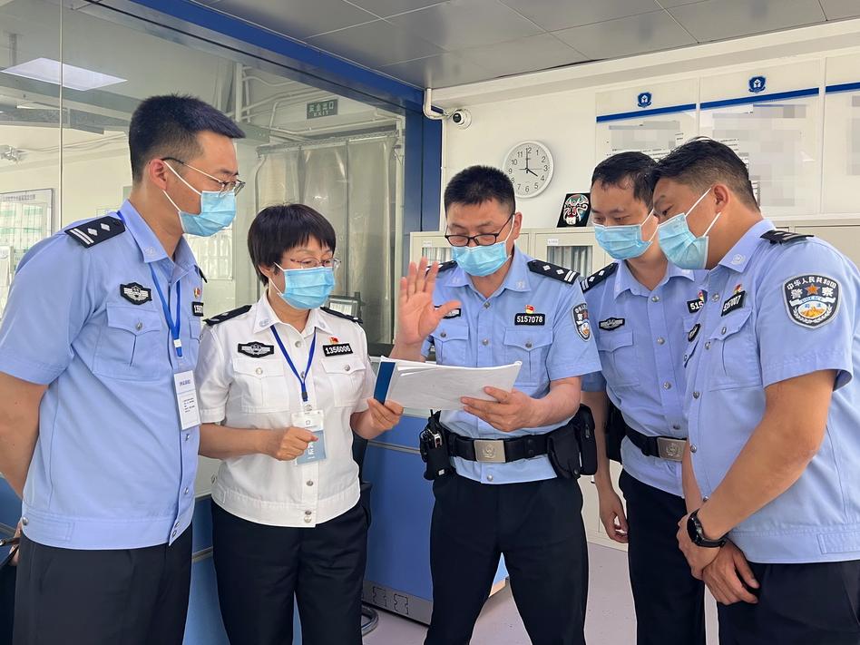 省际警务交流协作安全交叉检查工作组到省成都强戒所检查指导(4) 省际警务交流协作安全交叉检查工作组到省成都强戒所检查指导(4)